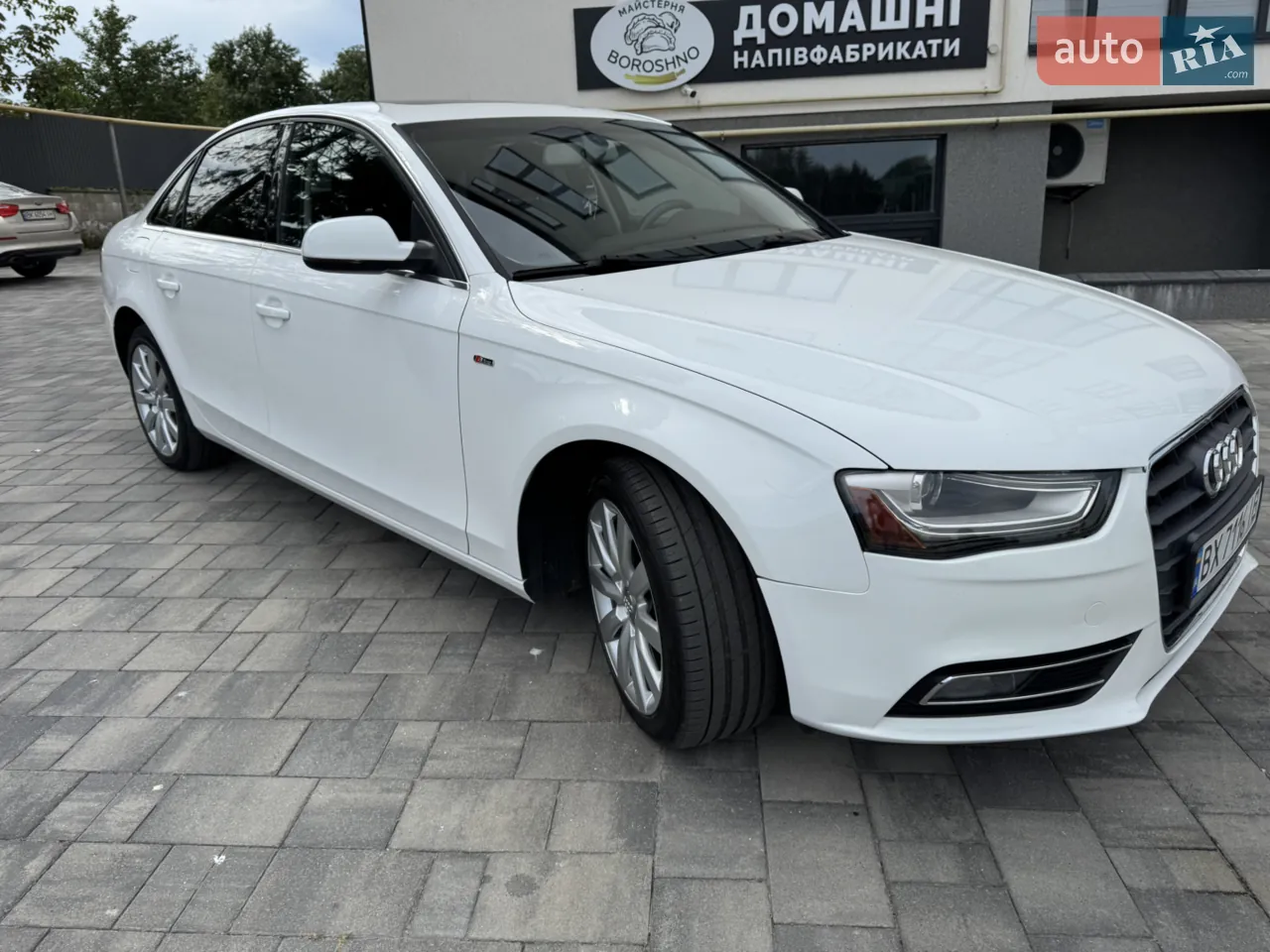 Audi A4 2012 photo 4