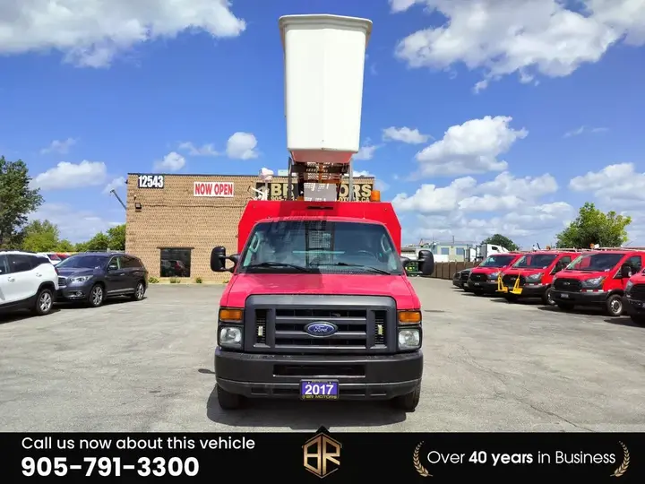 Ford E-450 2017 photo 2