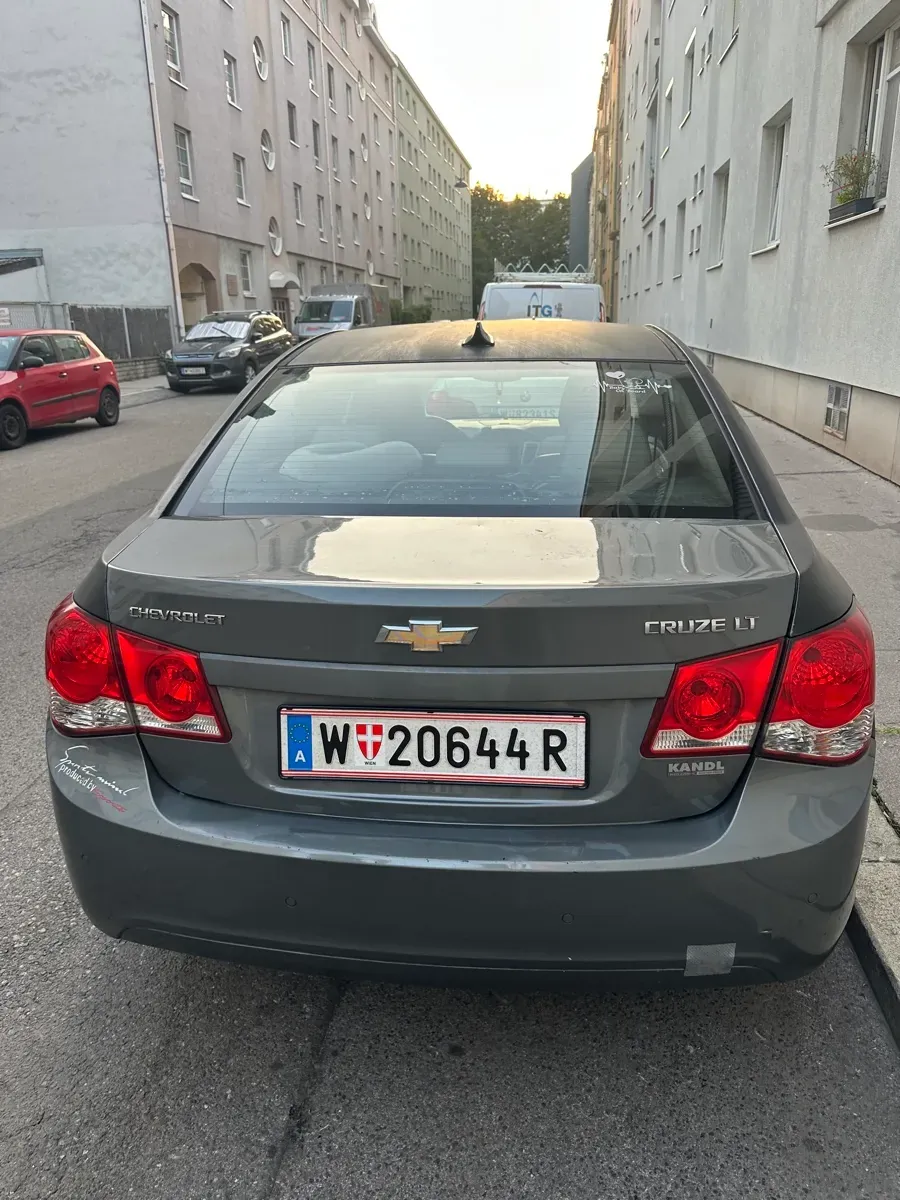 Chevrolet Cruze 2011 photo 2