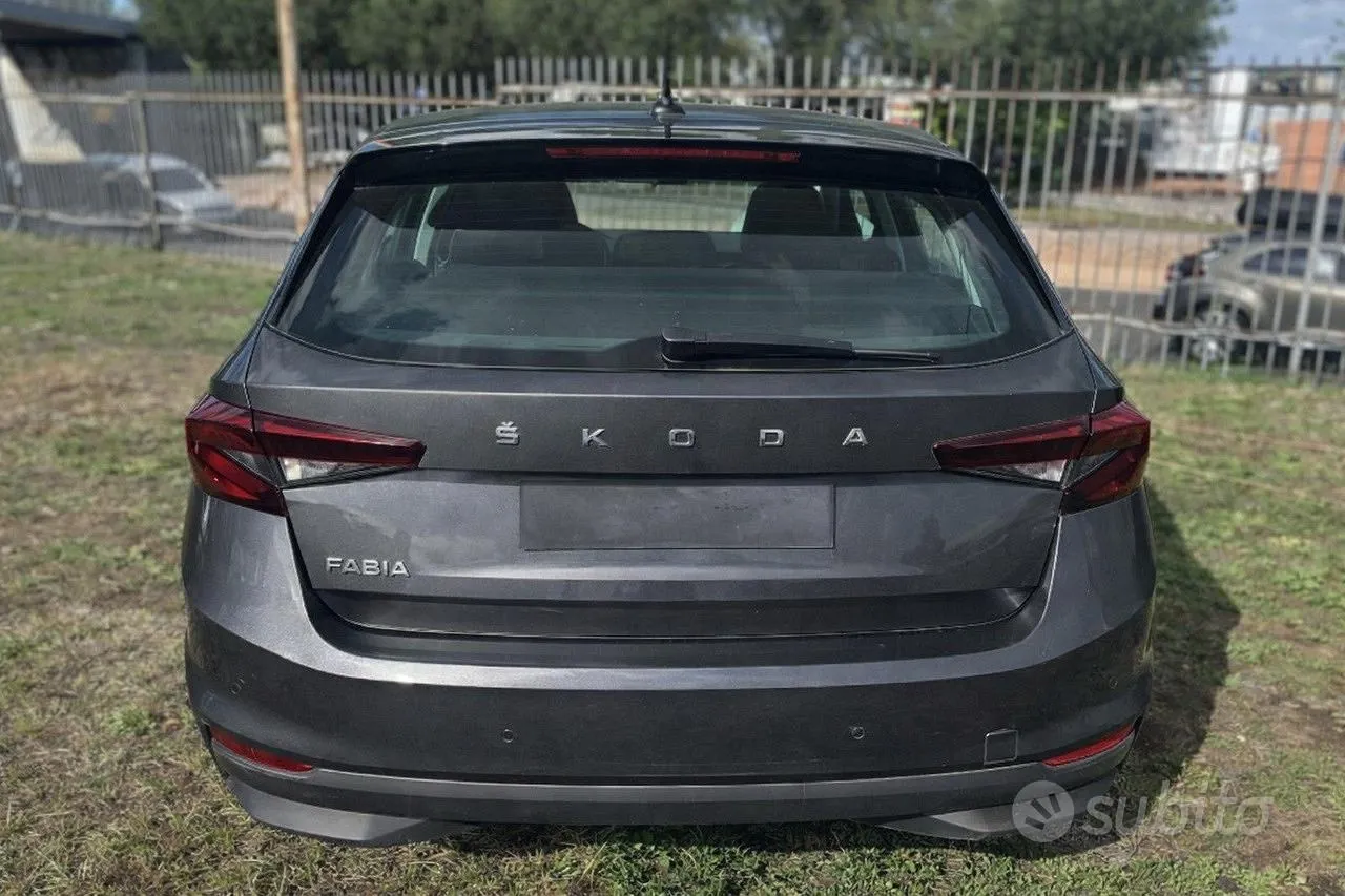 Skoda Fabia 2023 photo 3