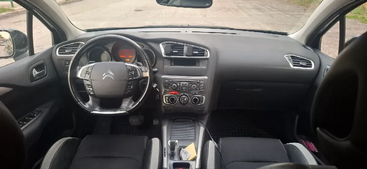 Citroen C4 2012 photo 3