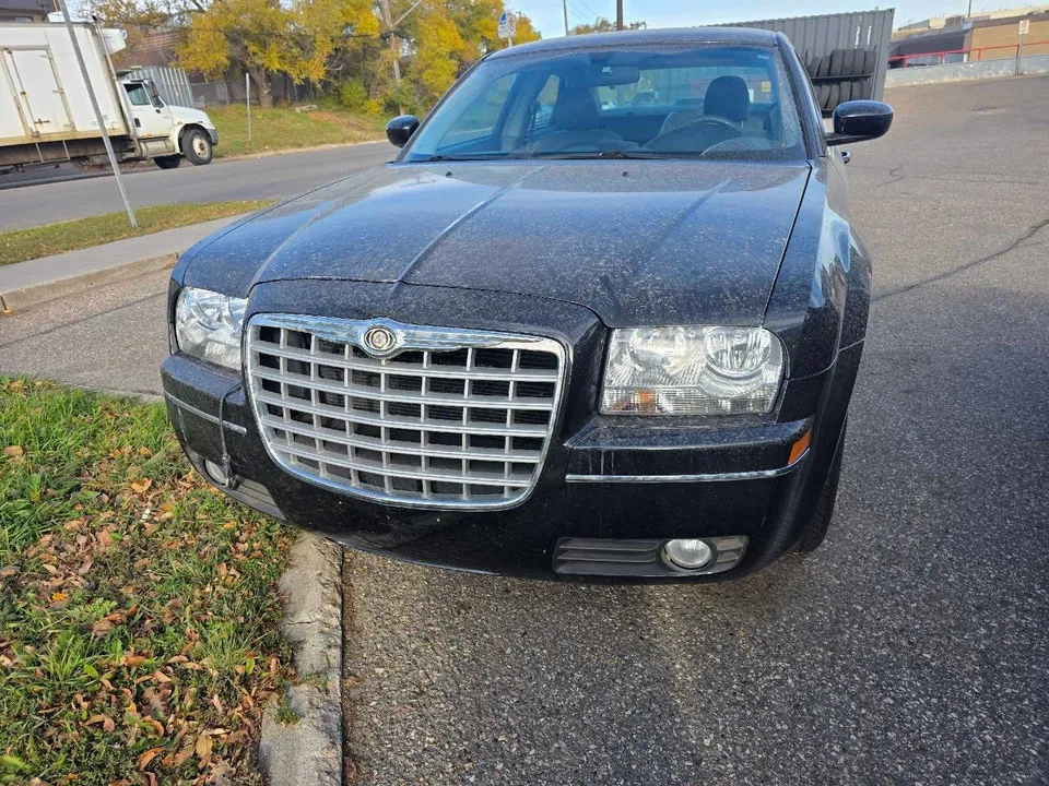 Chrysler 300 2005 photo 2