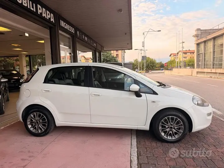 Fiat Punto 2013 photo 2