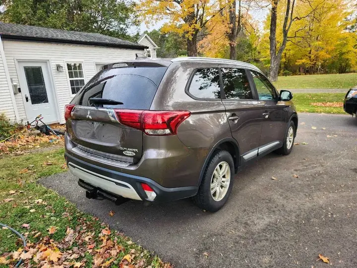 Mitsubishi Outlander 2019 photo 3