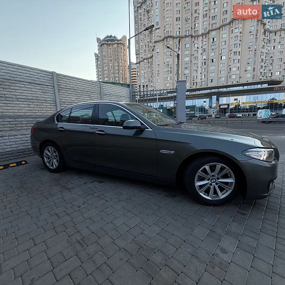 BMW 5 Series 2015 photo 4