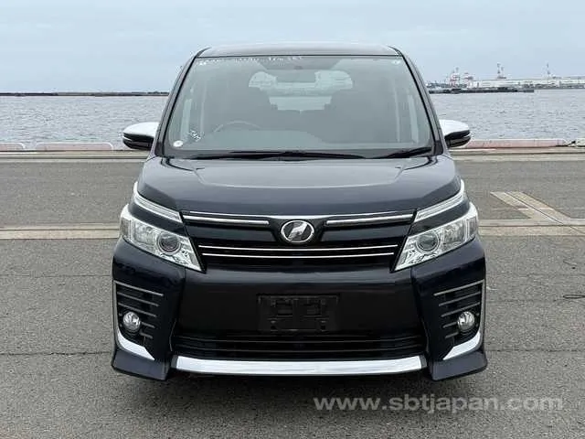 Toyota Voxy 2016 photo 5