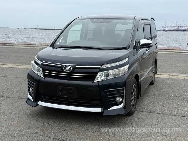 Toyota Voxy 2016 photo 2