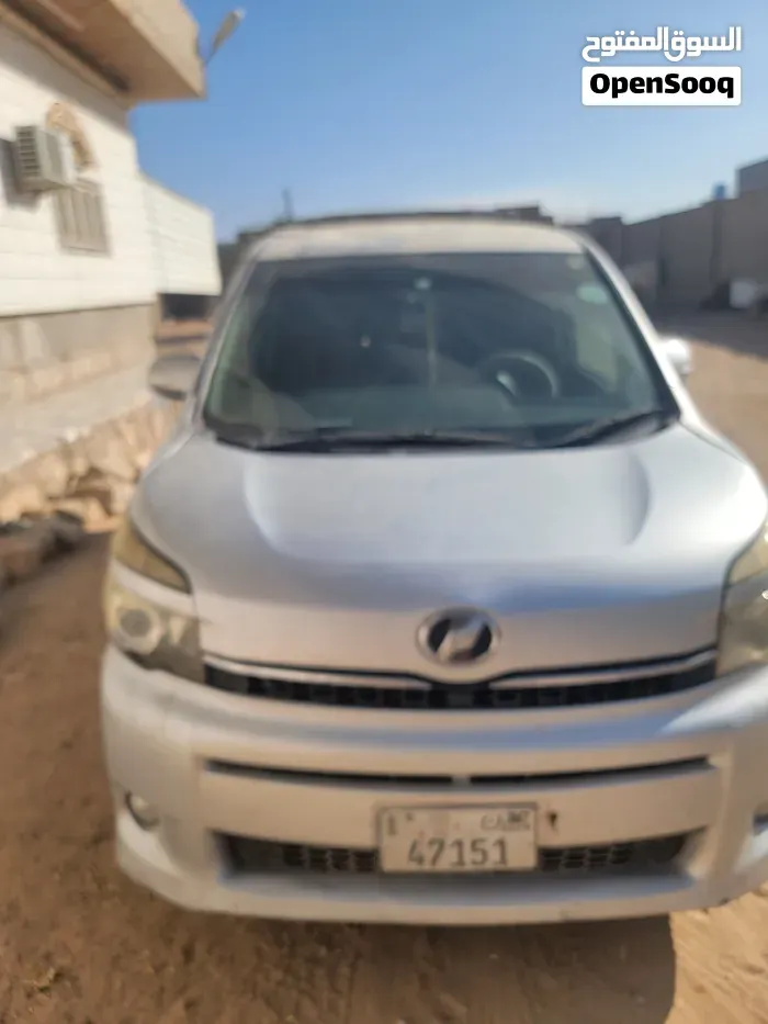 Toyota Voxy 2017 photo 5