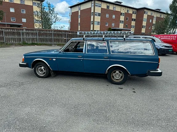 Volvo 245 1976 photo 3