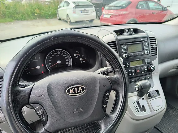 Kia Carnival 2011 photo 4