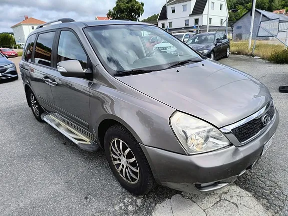 Kia Carnival 2011 photo 2