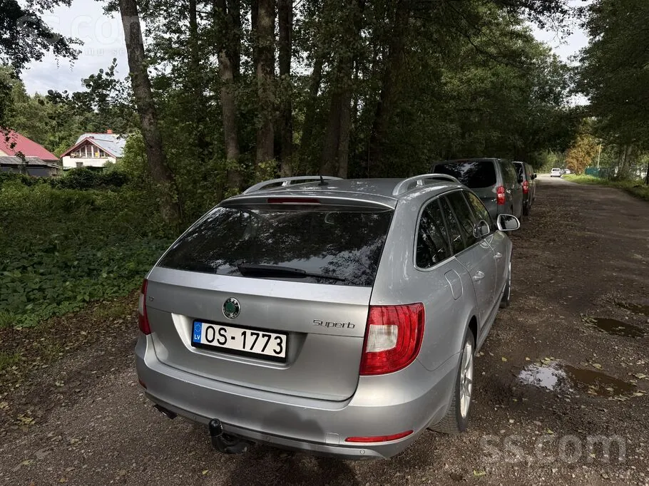 Skoda Superb 2010 photo 4