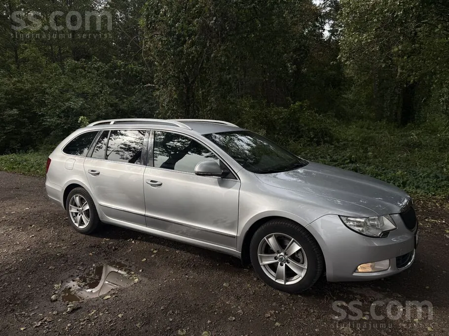 Skoda Superb 2010 photo 2
