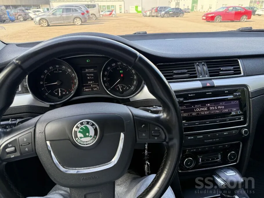 Skoda Superb 2010 photo 5