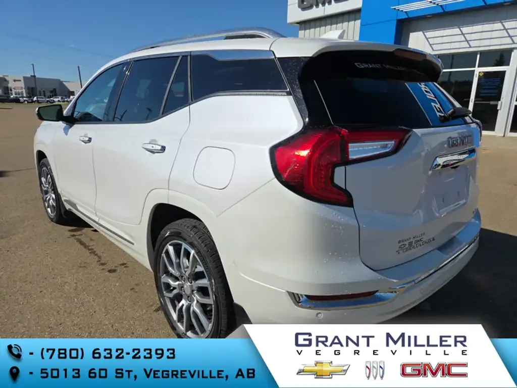 GMC Terrain 2024 photo 2