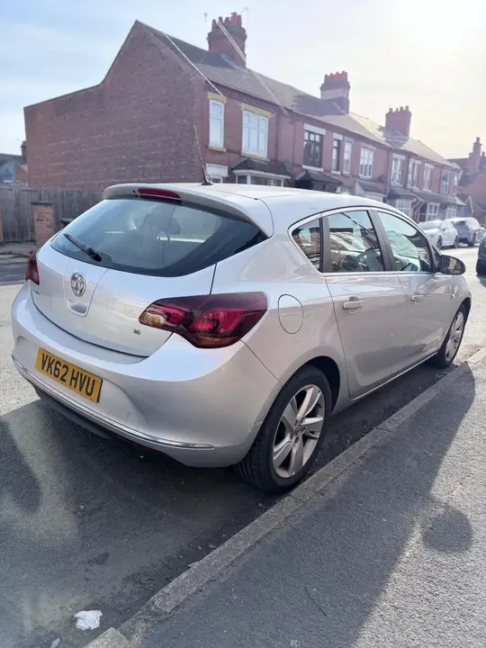 Vauxhall Astra 2012 photo 3