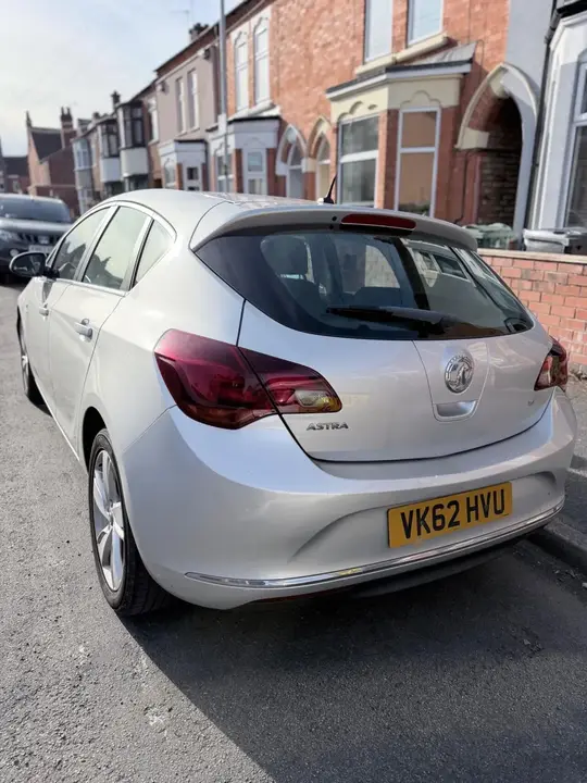 Vauxhall Astra 2012 photo 4