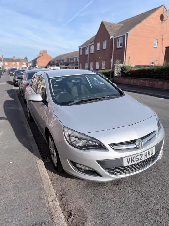 Vauxhall Astra 2012 photo 5