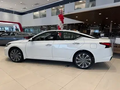 Nissan Altima 2025 photo 2