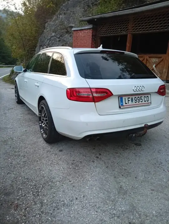 Audi A4 2012 photo 2
