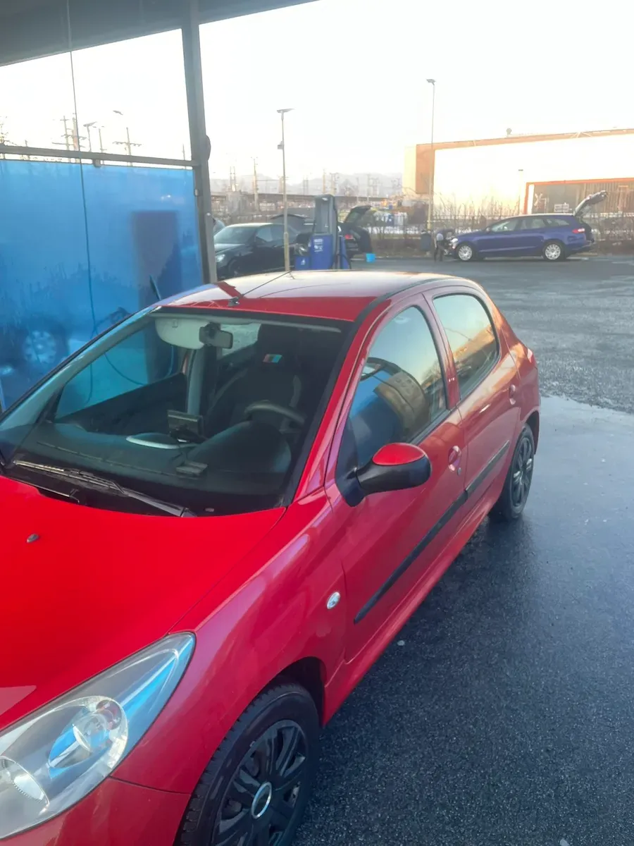 Peugeot 206 2012 photo 3