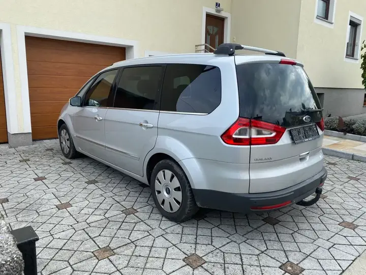 Ford Galaxy 2010 photo 3