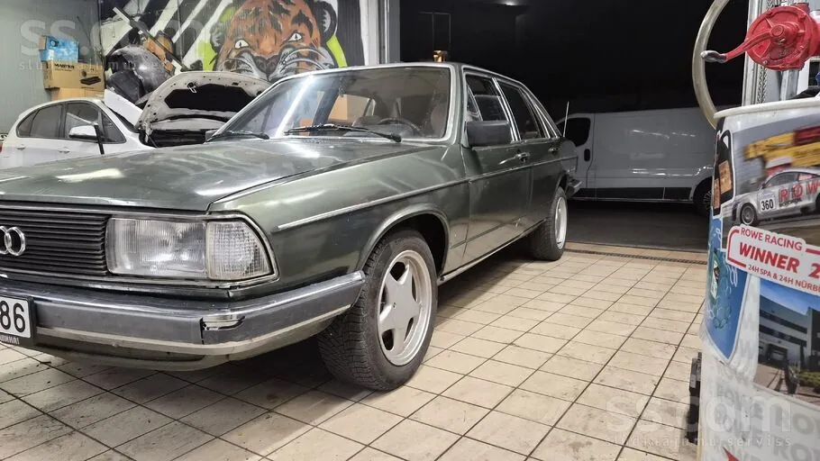Audi 100