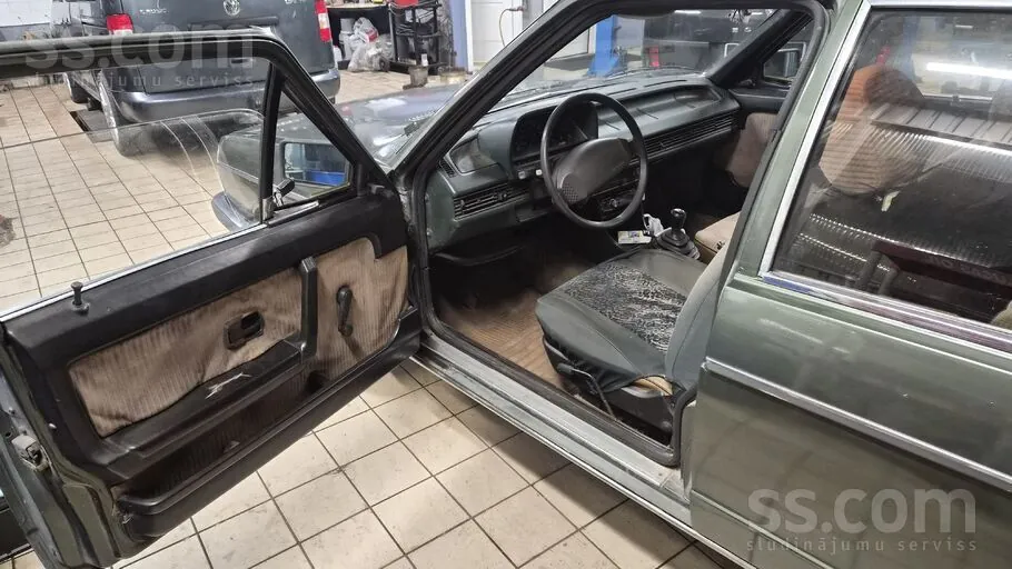Audi 100 1980 photo 3
