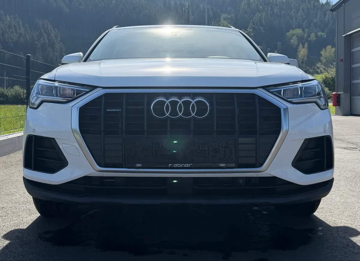 Audi Q3 2019 photo 2