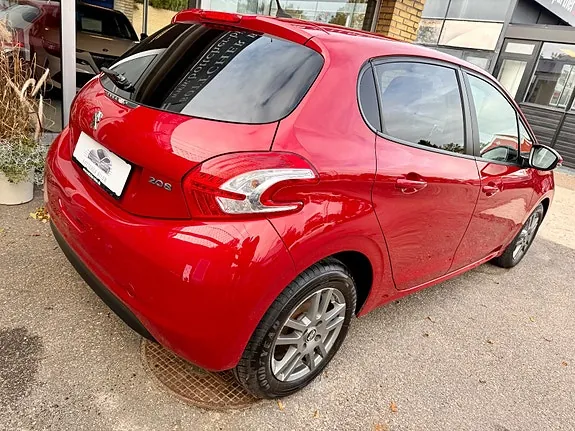 Peugeot 208 2014 photo 4