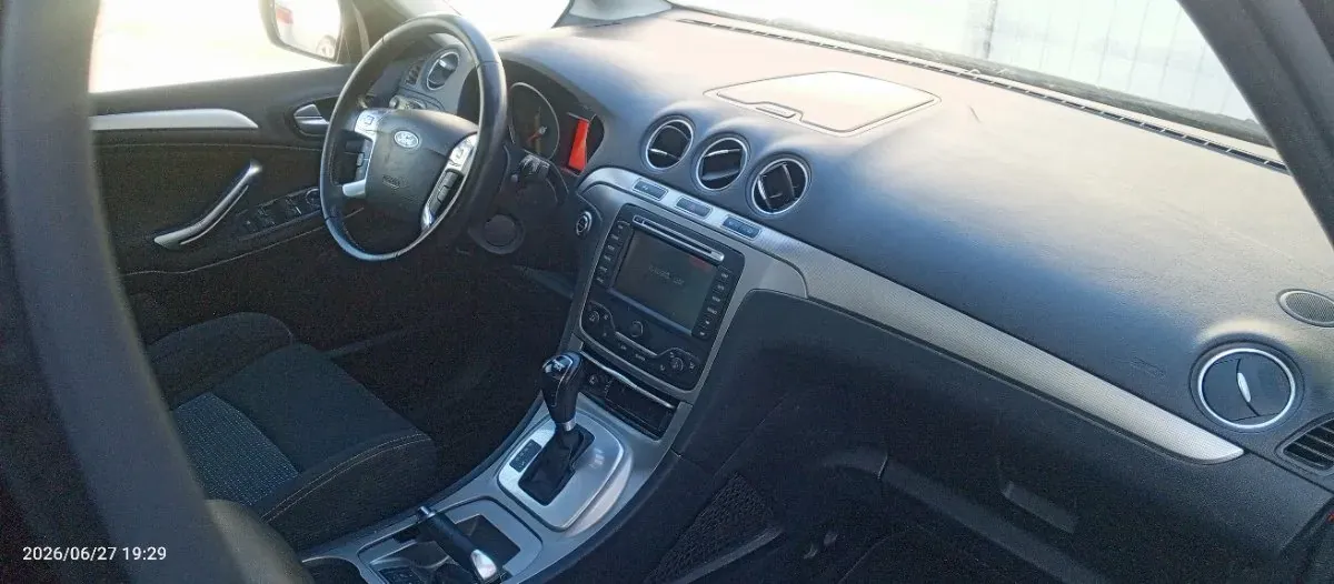 Ford S-Max 2011 photo 2
