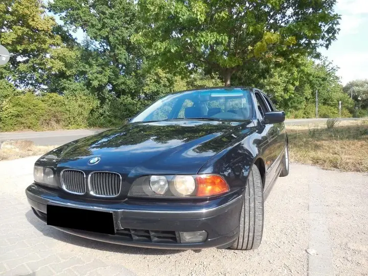 BMW 523I