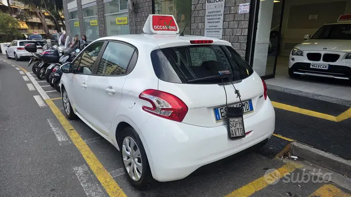 Peugeot 208 2013 photo 4