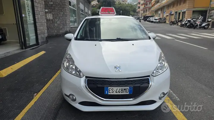 Peugeot 208 2013 photo 2