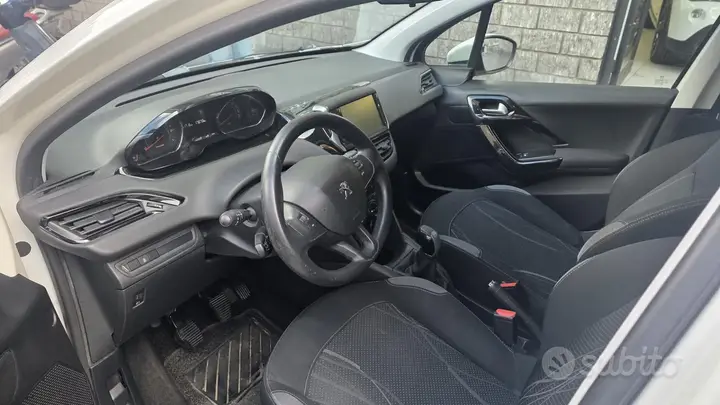 Peugeot 208 2013 photo 5