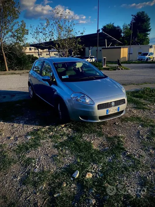Fiat Grande Punto 2007 photo 2