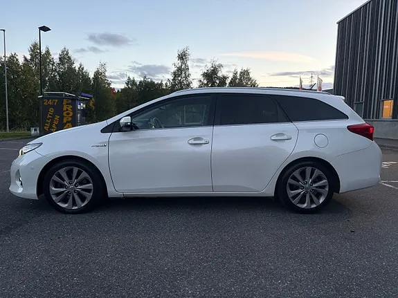 Toyota Auris 2014 photo 2