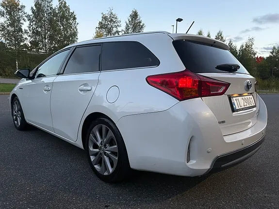 Toyota Auris 2014 photo 3