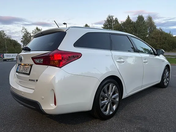 Toyota Auris 2014 photo 5