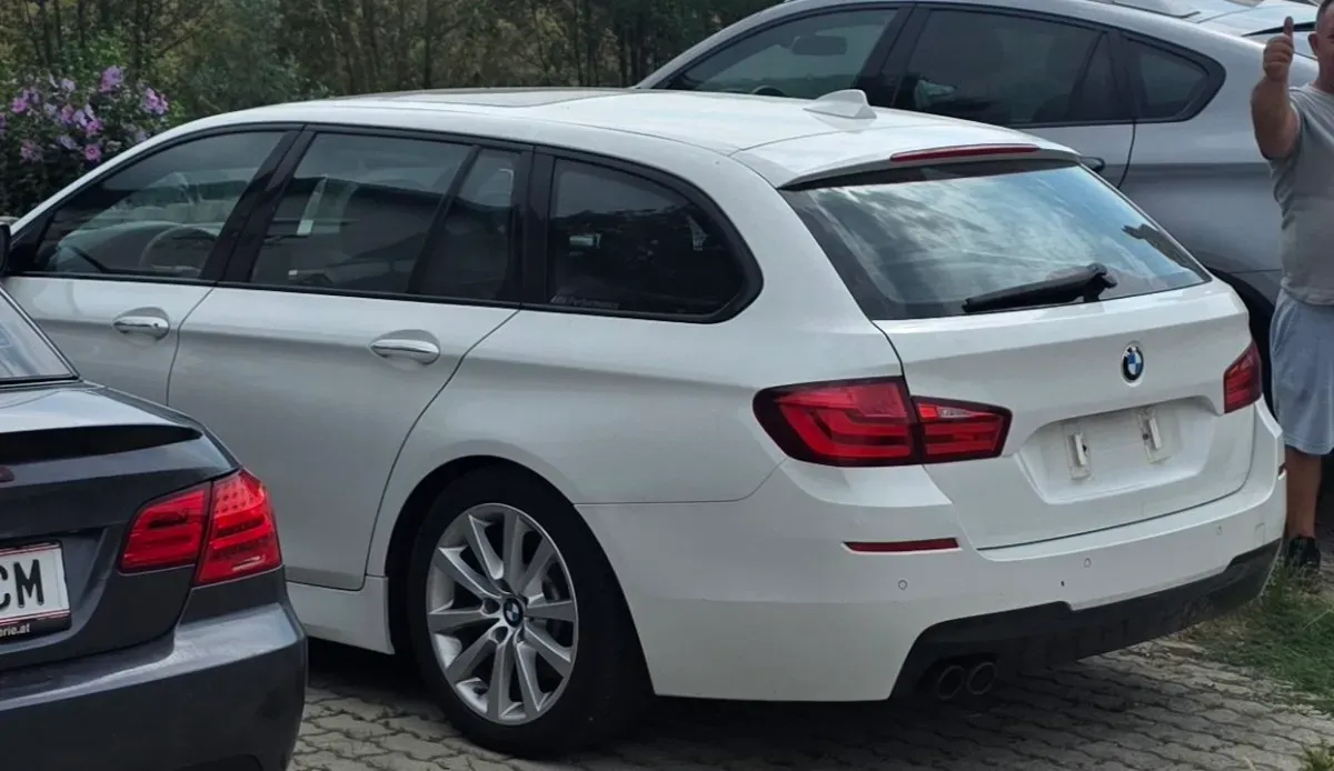 BMW 5 Series 2011 photo 2