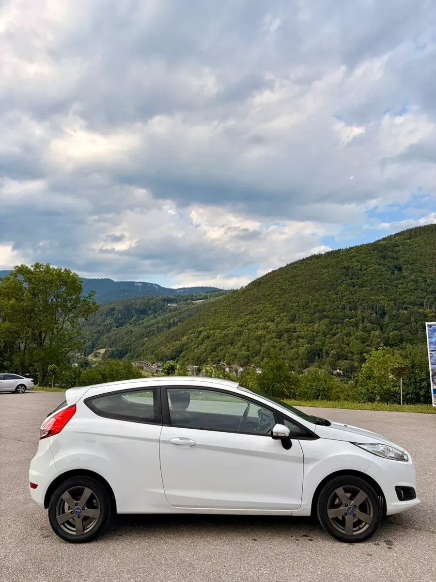 Ford Fiesta 2017 photo 2