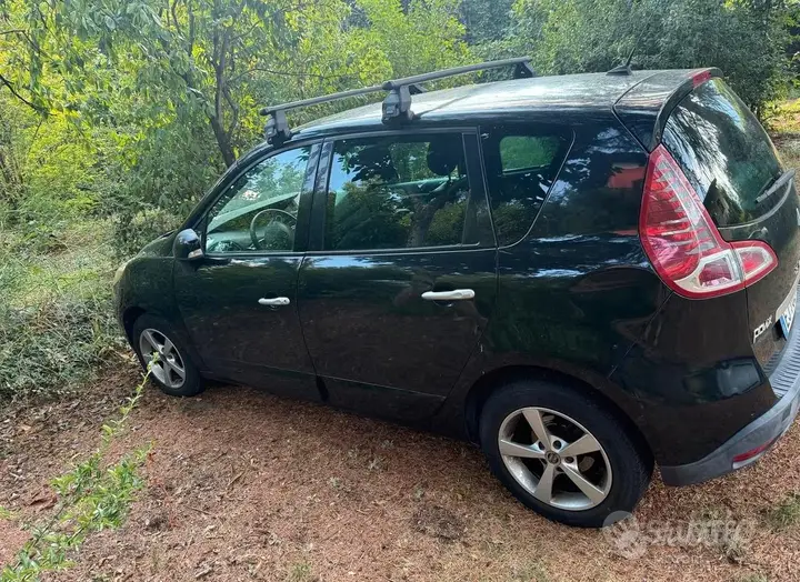 Renault Scenic 2011 photo 3
