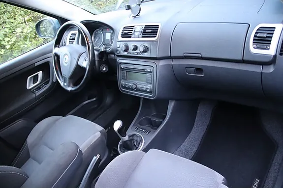 Skoda Fabia 2008 photo 5