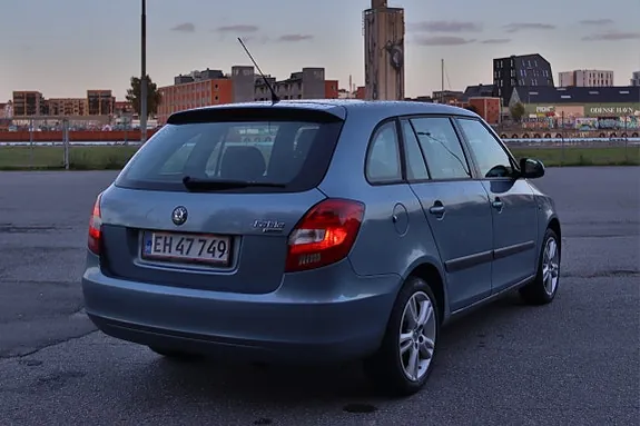 Skoda Fabia 2008 photo 3