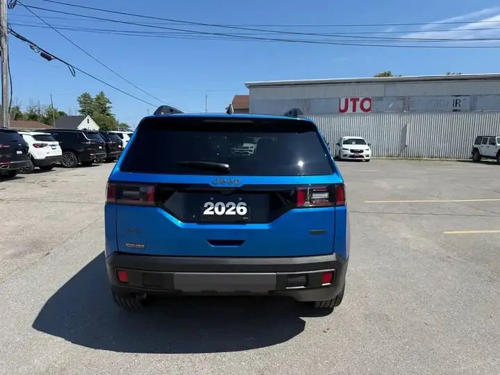 Jeep Cherokee 2026 photo 3