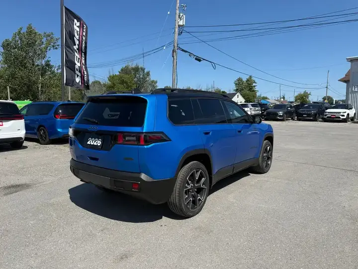 Jeep Cherokee 2026 photo 4