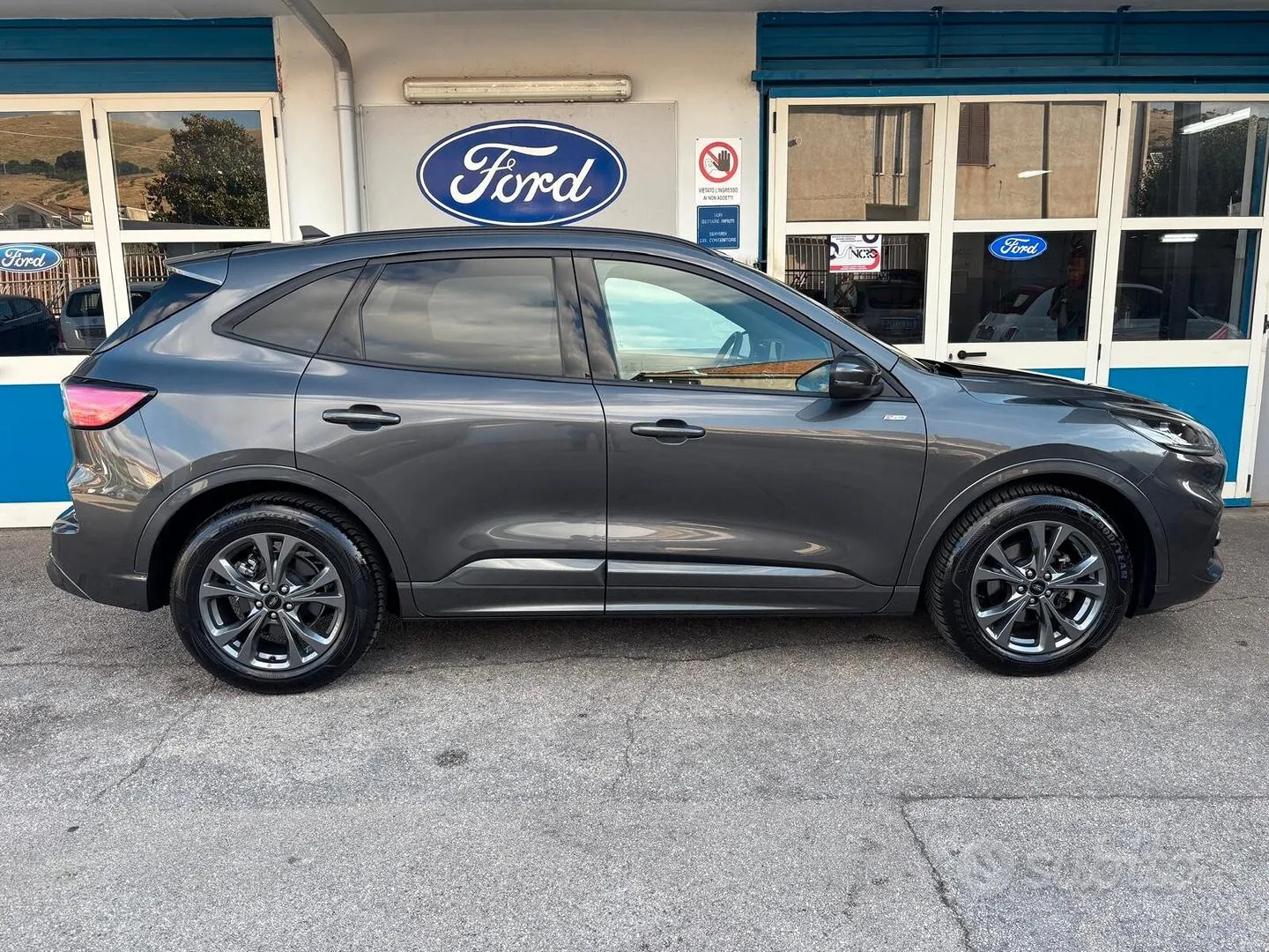 Ford Kuga 2022 photo 2