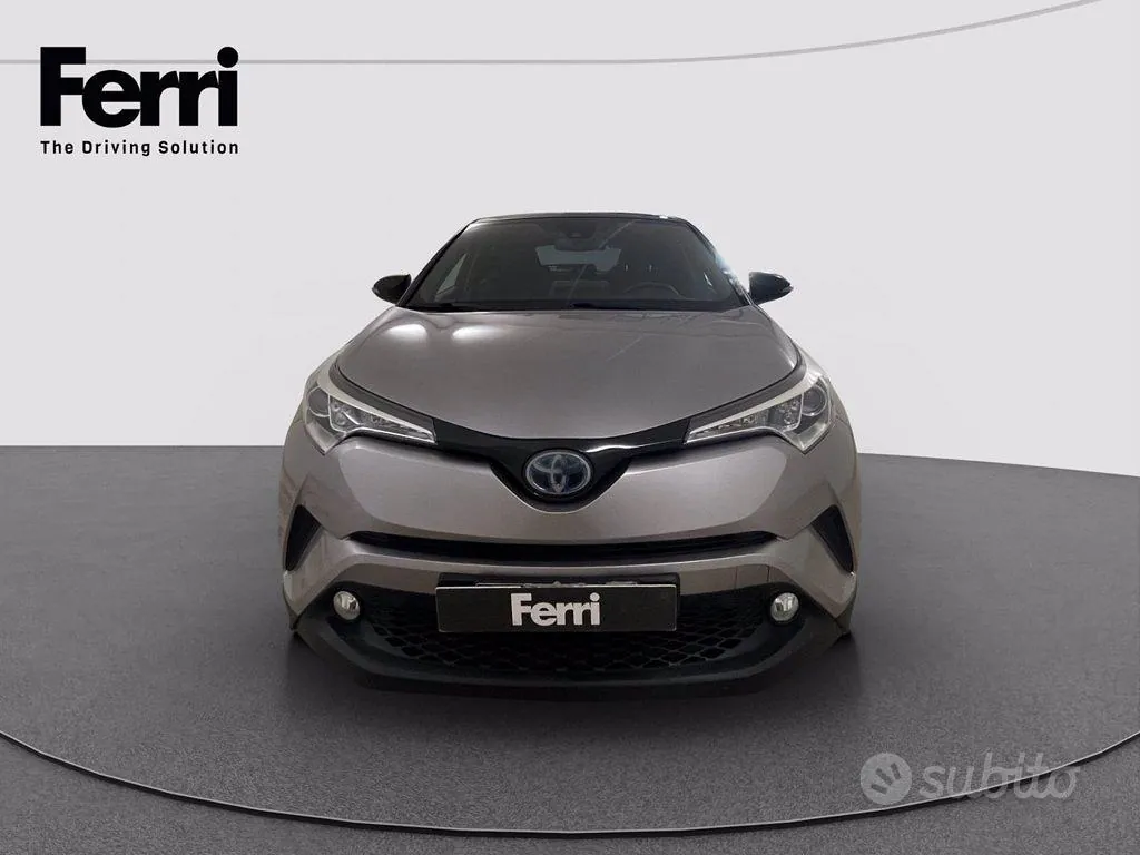 Toyota C-Hr 2018 photo 2