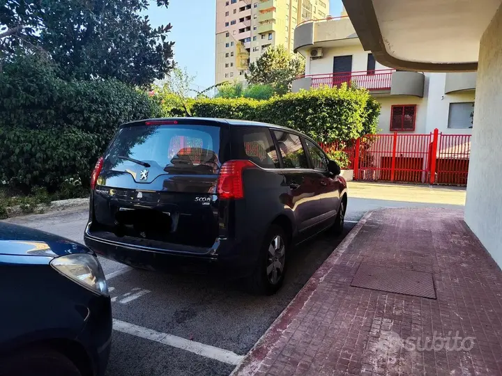 Peugeot 5008 2011 photo 4