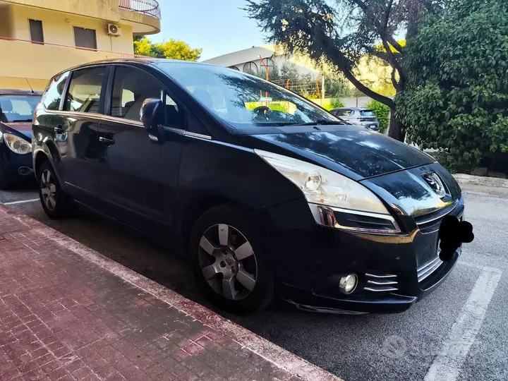 Peugeot 5008 2011 photo 2